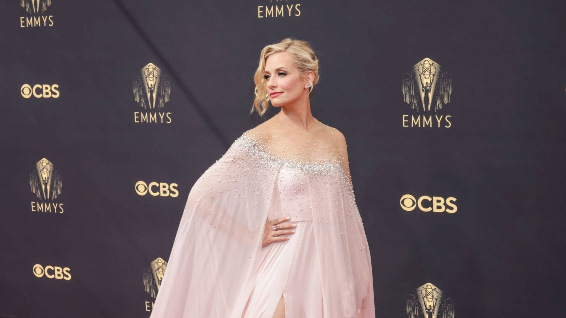 Beth Behrs At 73rd Emmy Awards Background