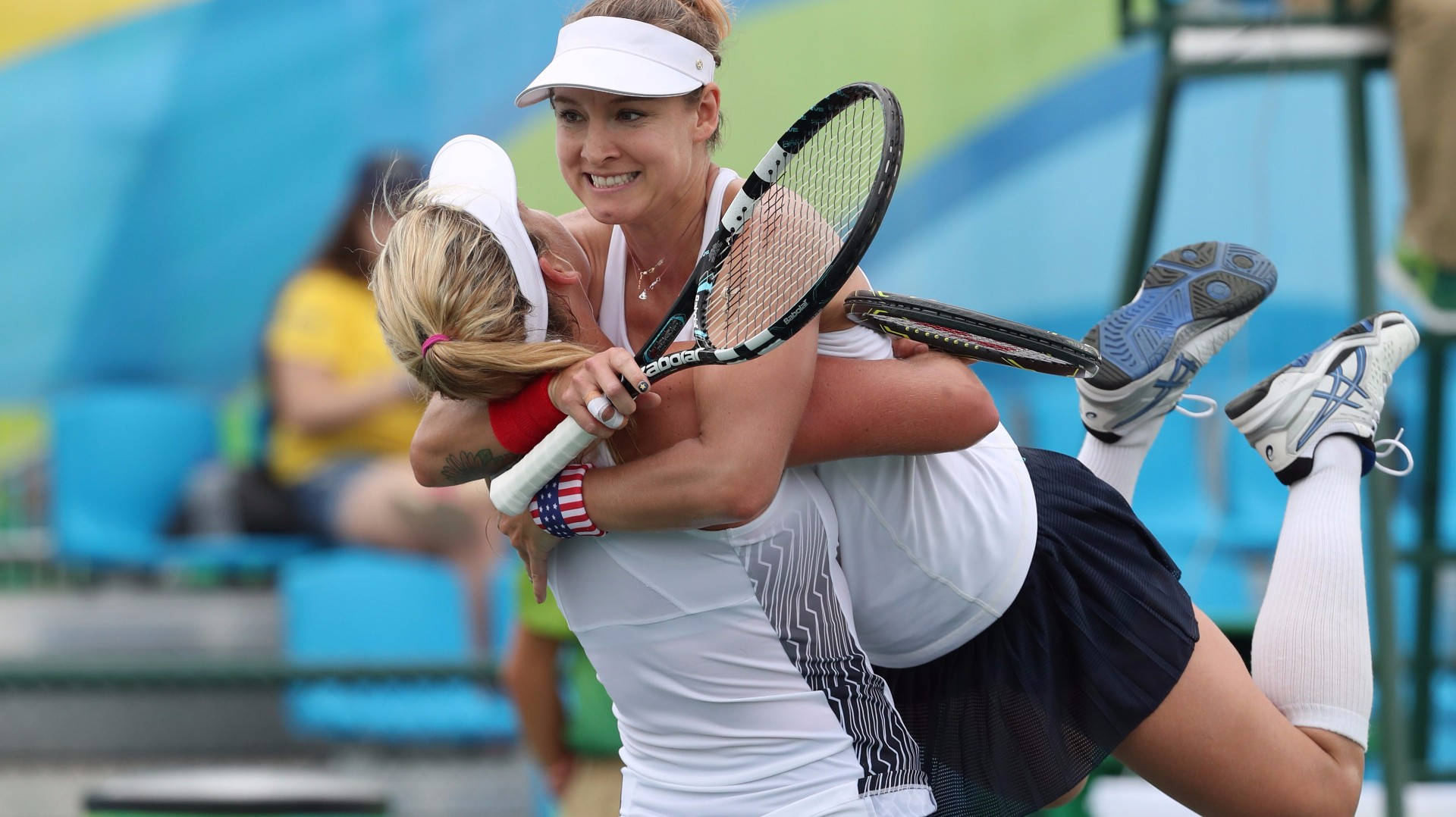 Bethanie Mattek-sands Hugging Co-player Background