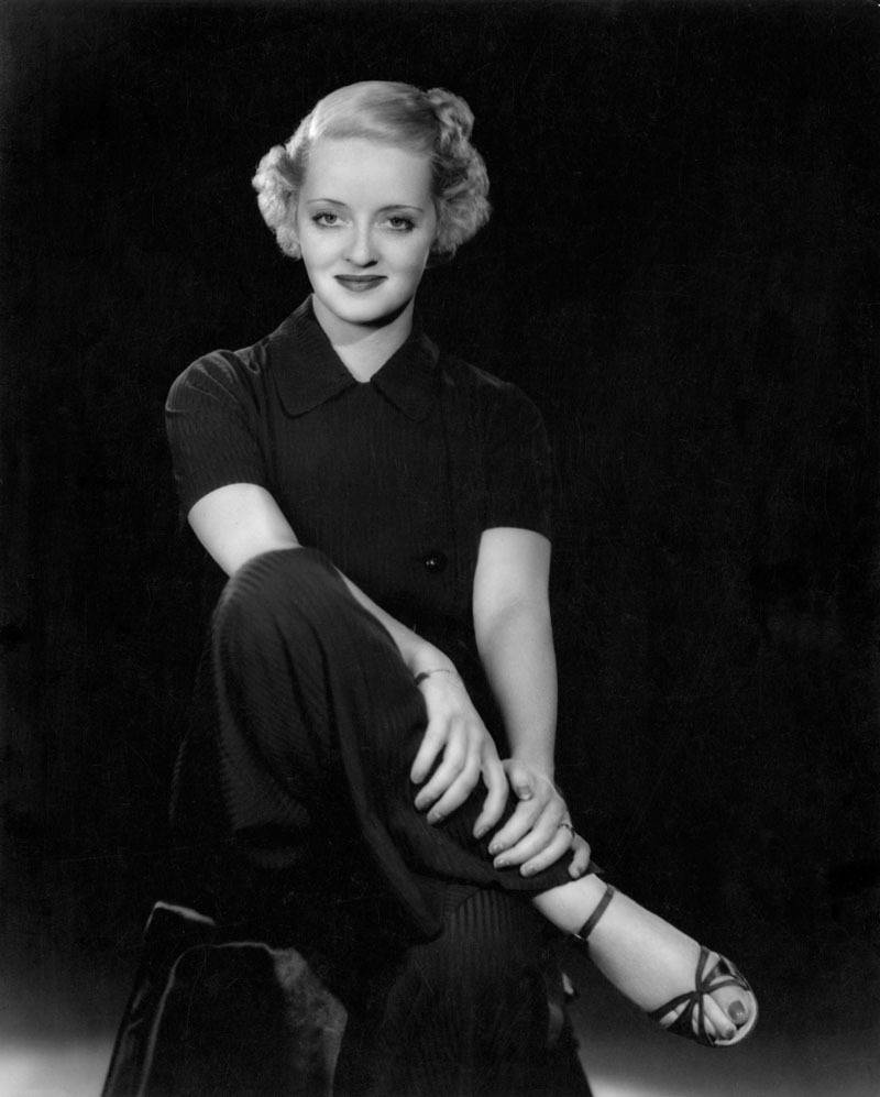 Bette Davis In All-black Outfit Background