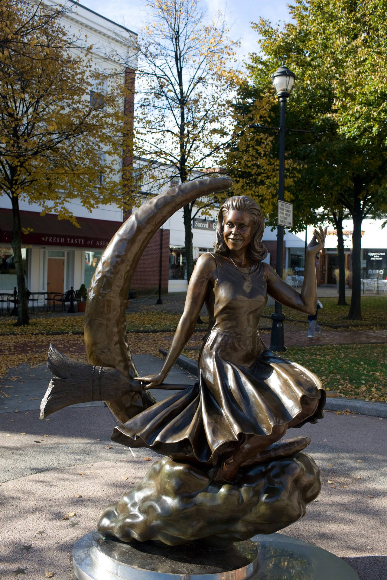 Bewitched Samantha Brown Statue