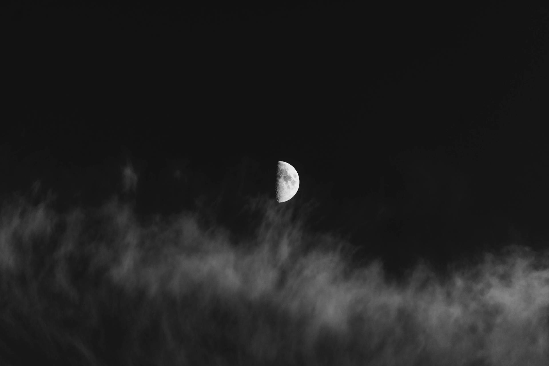 Bewitching Half Moon Dark 4k Background