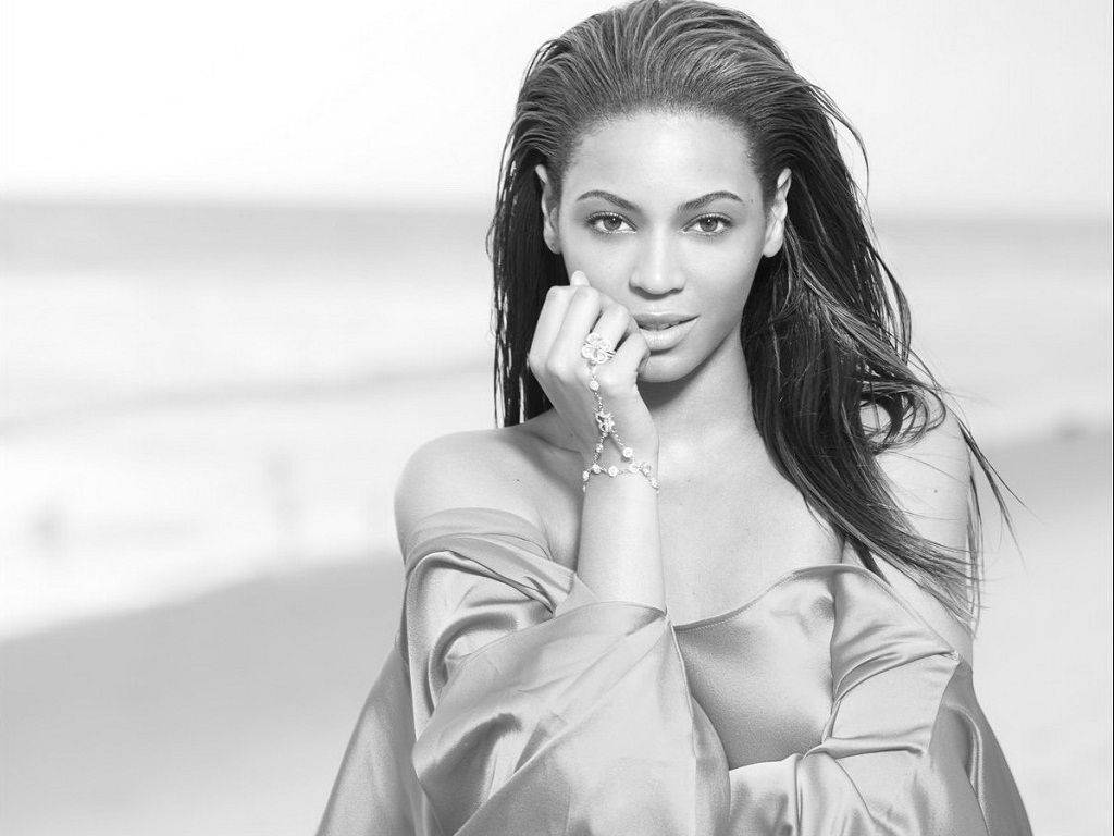 Beyonce Radiates Beauty In Black And White. Background