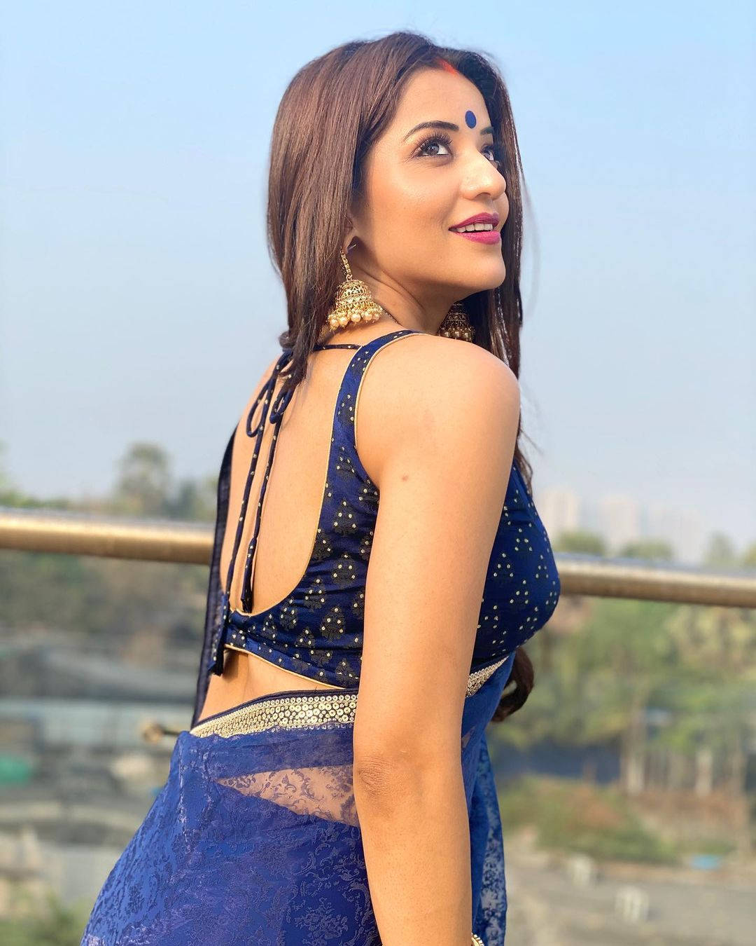 Bhojpuri Actress Wearing Backless Top Background