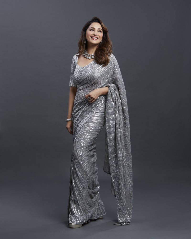 Bhojpuri Actress With Silver Saree Background