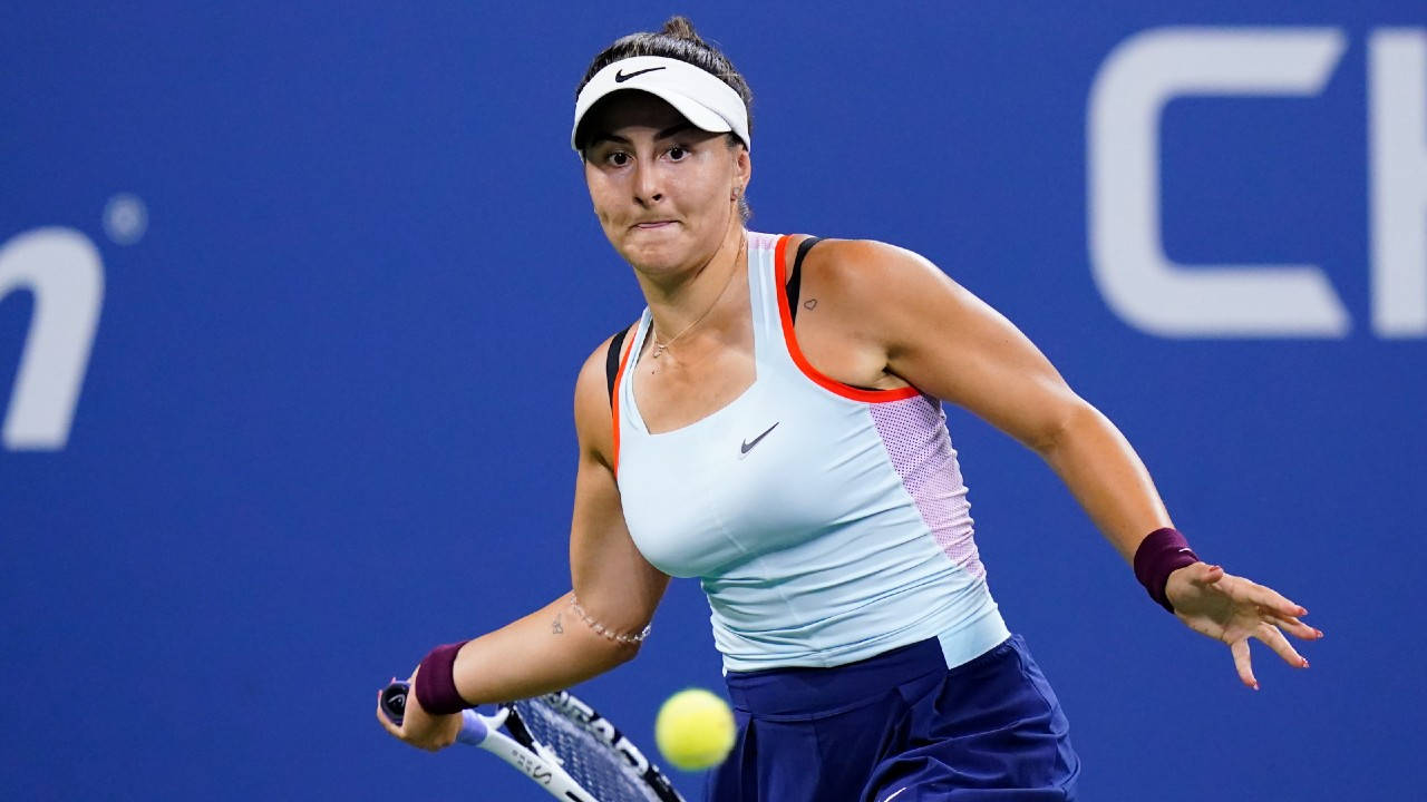 Bianca Andreescu Ready To Swing Background