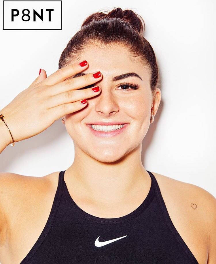 Bianca Andreescu Wearing Red Nail Polish Background