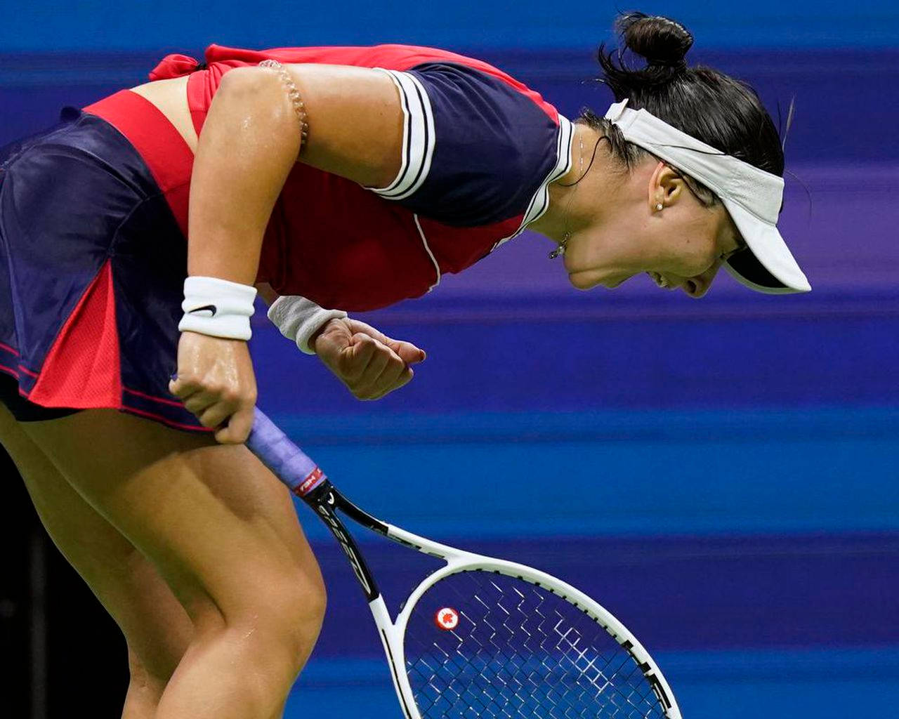 Bianca Andreescu Yelling At The Ground Background