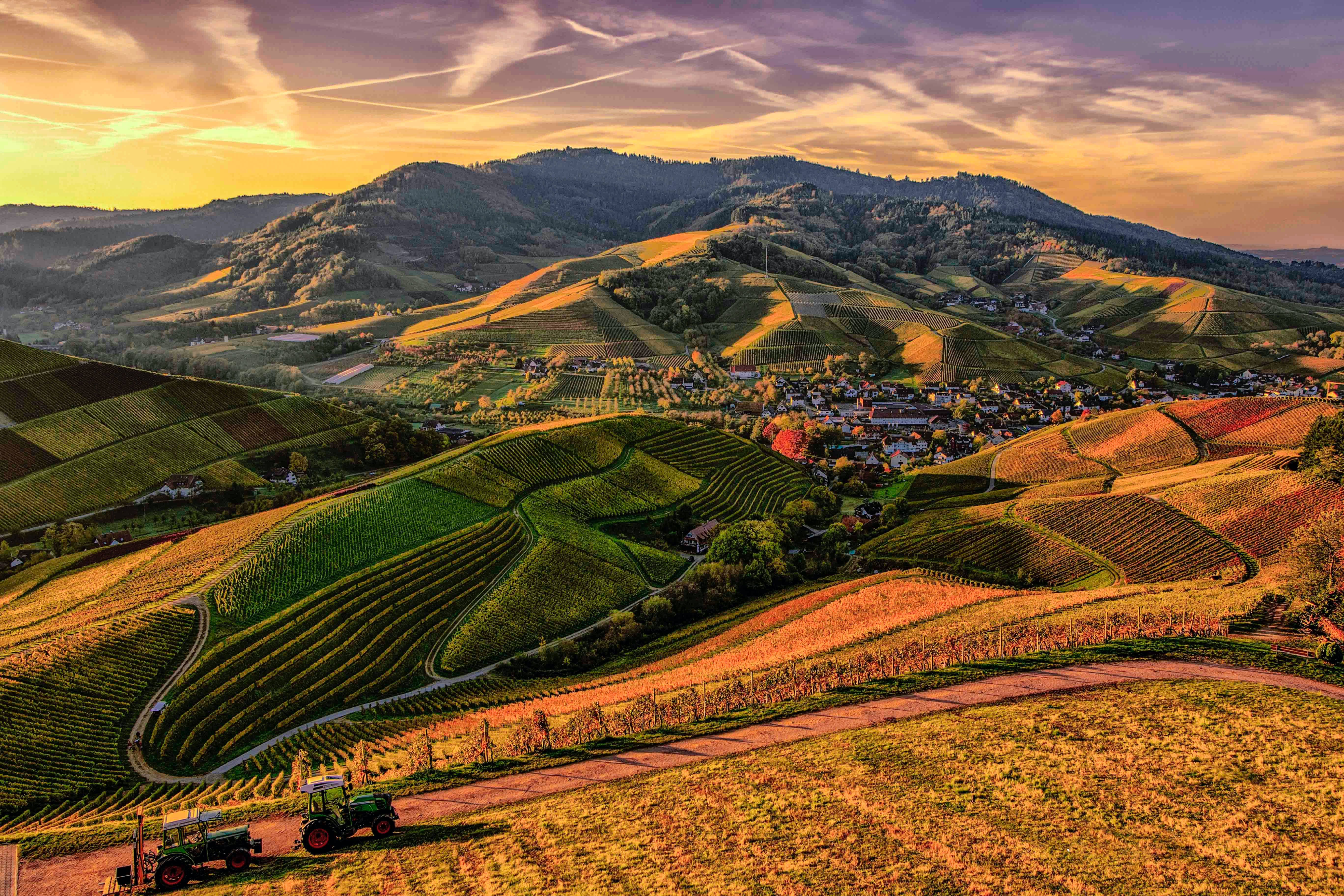 Big 3d Desktop Brown And Green Mountains Background