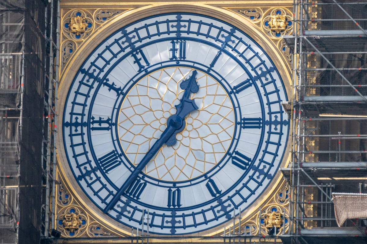 Big Ben Twelve Thirty-five Background