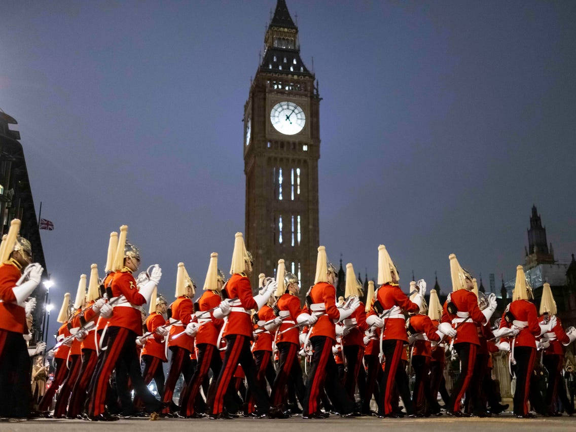 Big Ben With Marching Guards Background