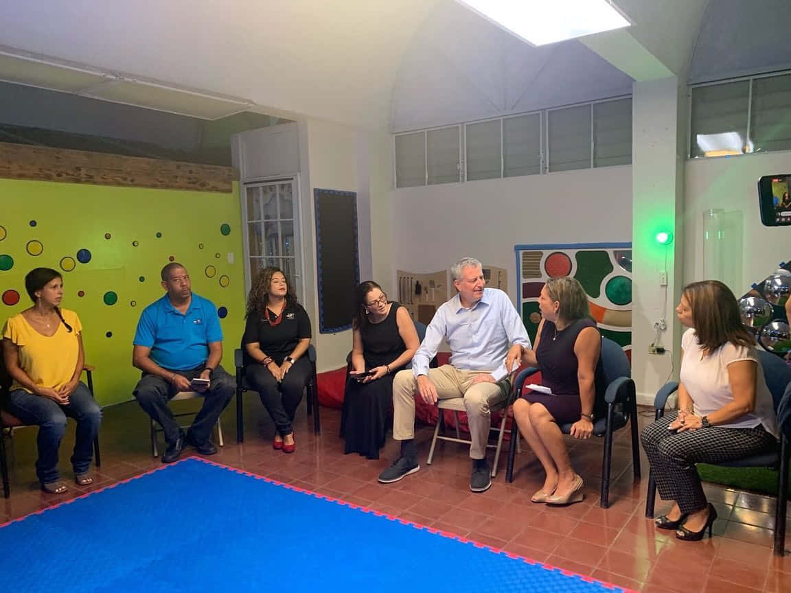 Bill De Blasio Having A Discussion Background