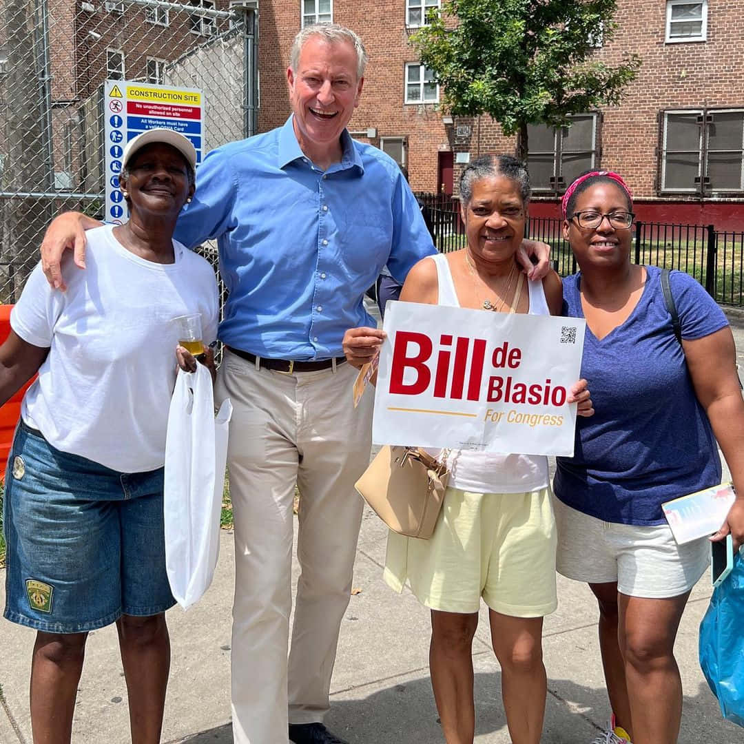 Bill De Blasio Visits Black Community Background