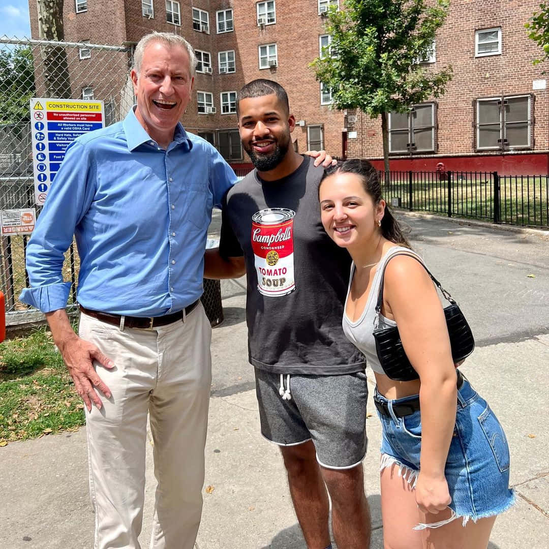 Bill De Blasio With A Couple Background