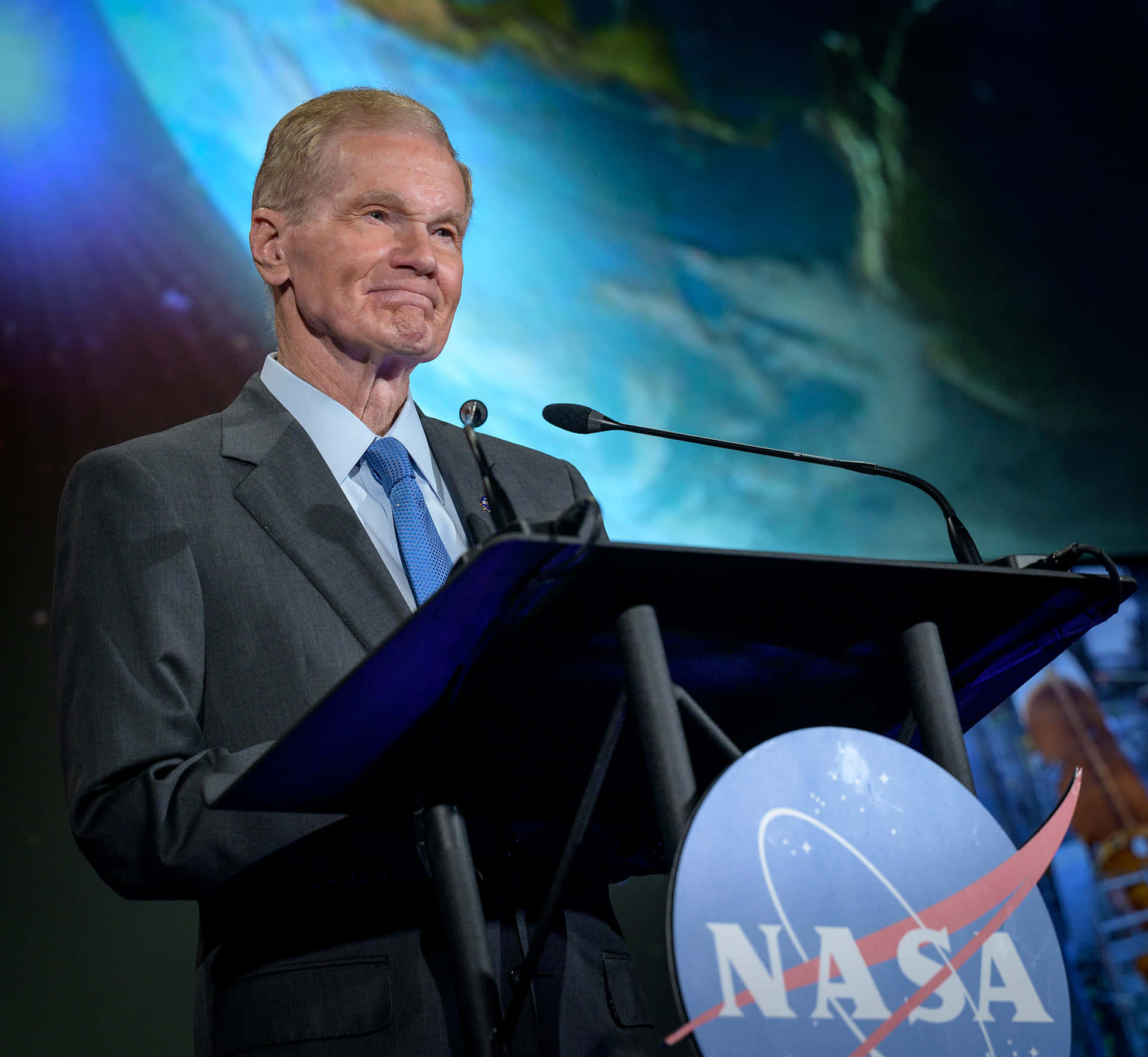 Bill Nelson Speaking For Nasa Square Background