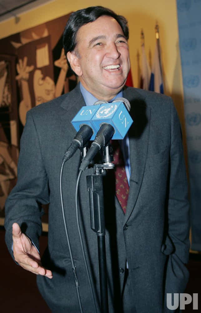 Bill Richardson And Microphones Background