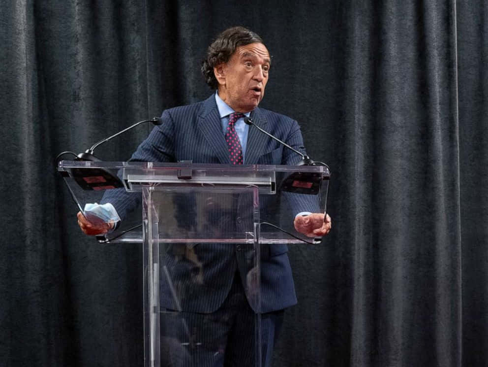 Bill Richardson At A Public Speaking Event Background
