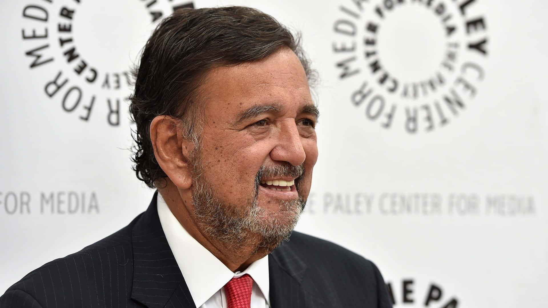 Bill Richardson At An Event Background