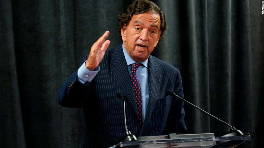 Bill Richardson Engaging With An Audience Background