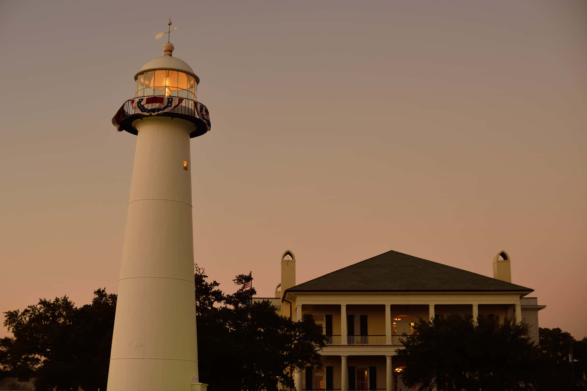 Biloxi Lighthouse In Mississippi As The Sun Sets Background