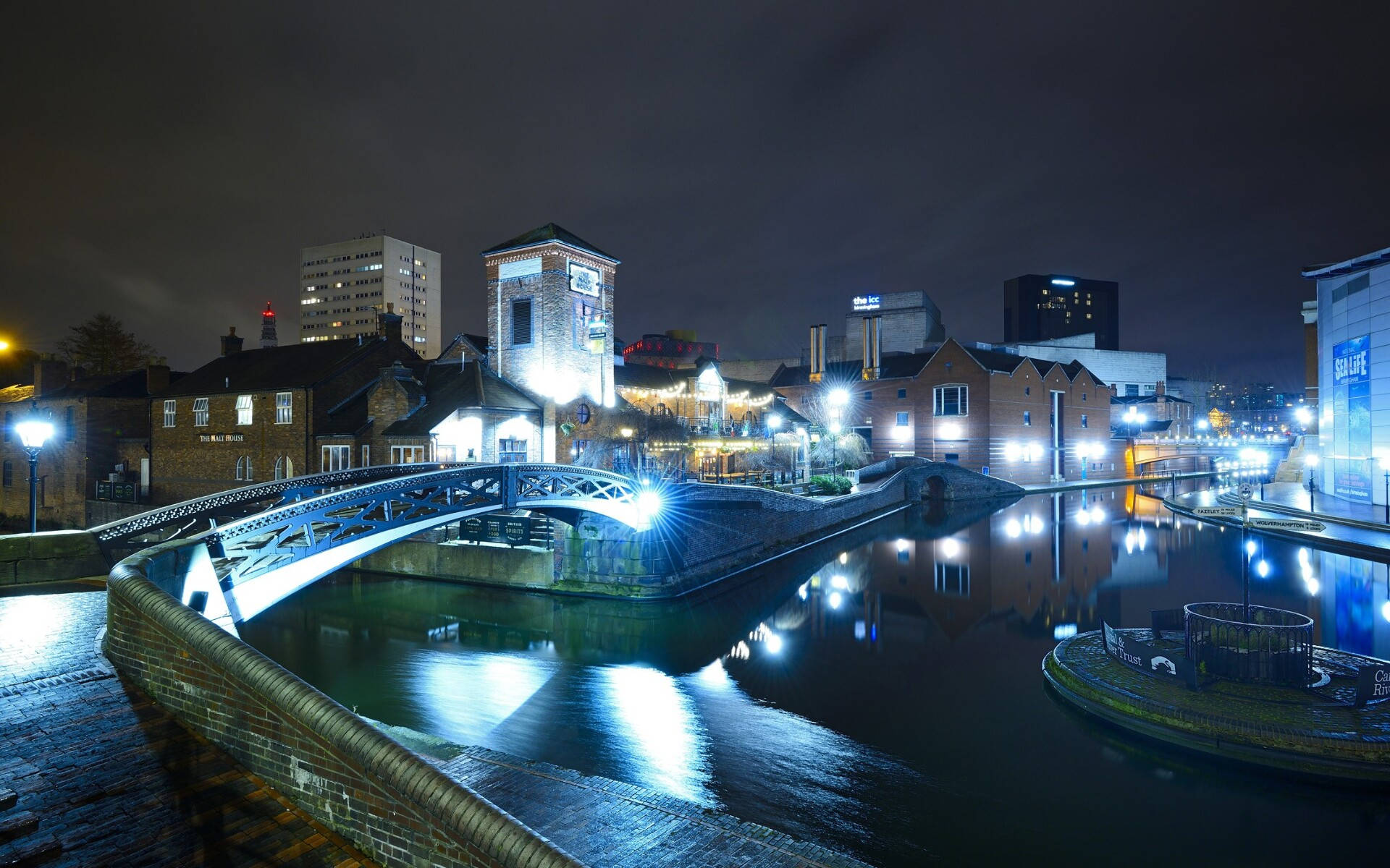 Birmingham Canal At Night Setting Background