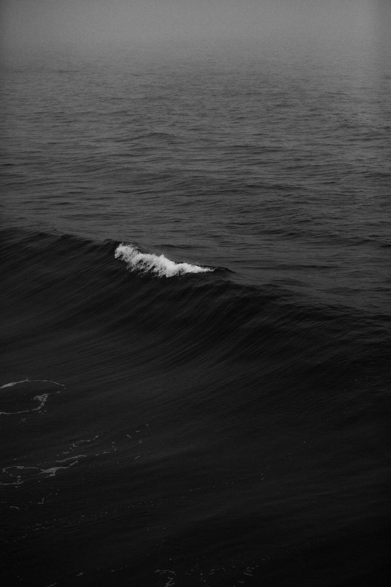 Black Aesthetic Phone Wave At Sea Background
