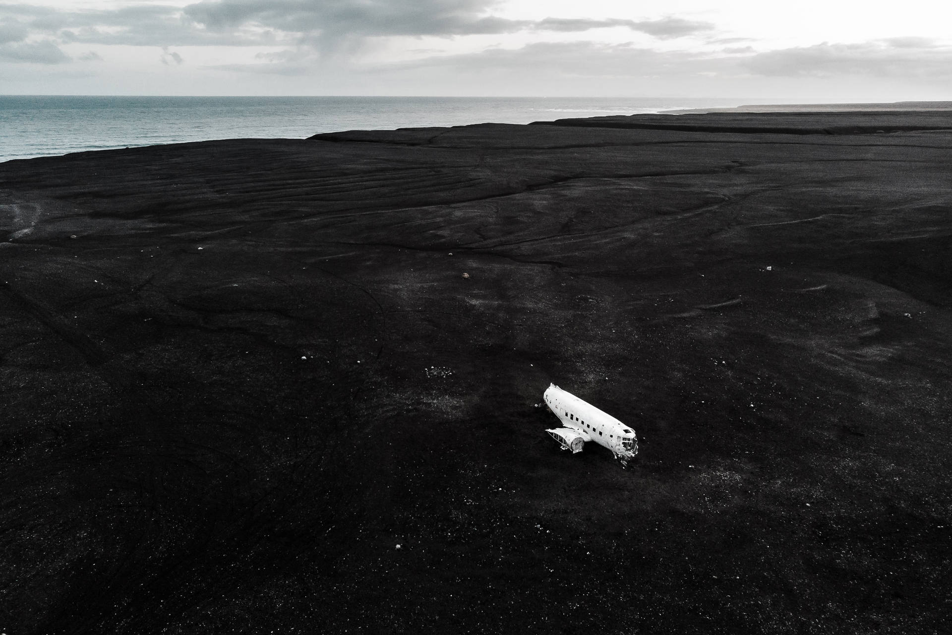 Black Aesthetic Plane Wreck Seashore Tumblr And Laptop Background