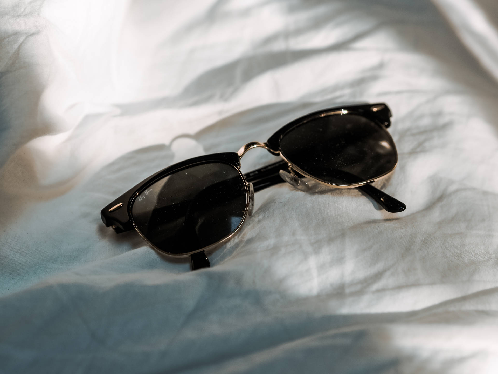 Black Aesthetic Ray-ban Sunglasses Background