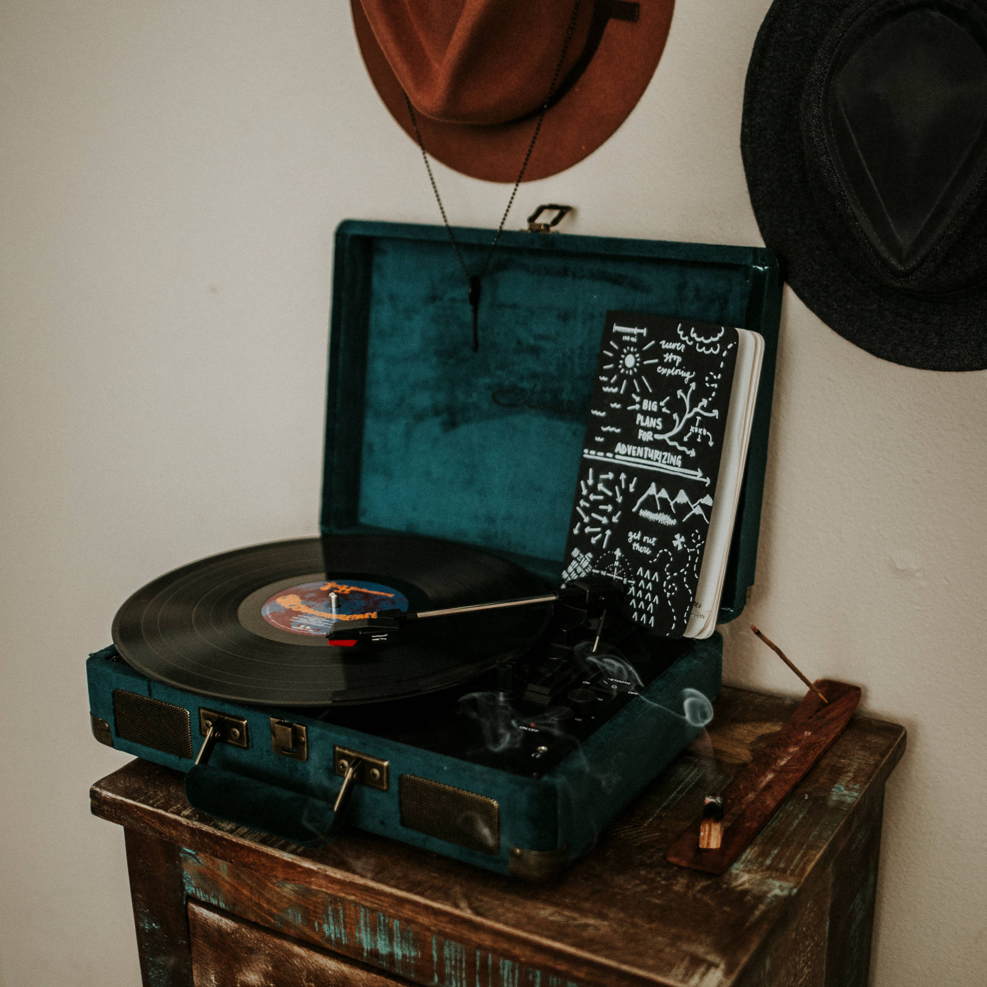 Black And Blue Retro Phonograph Aesthetic Background