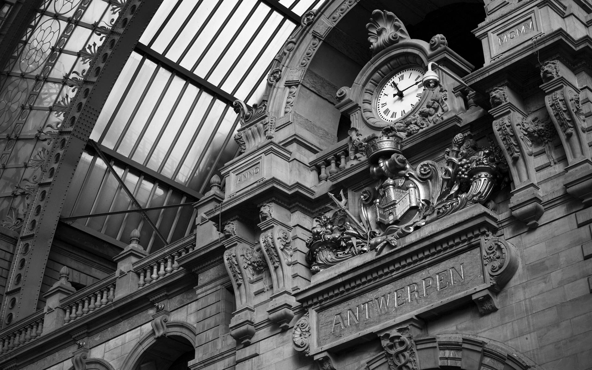 Black And White Aesthetic Clock At Antwerpen-centraal Background