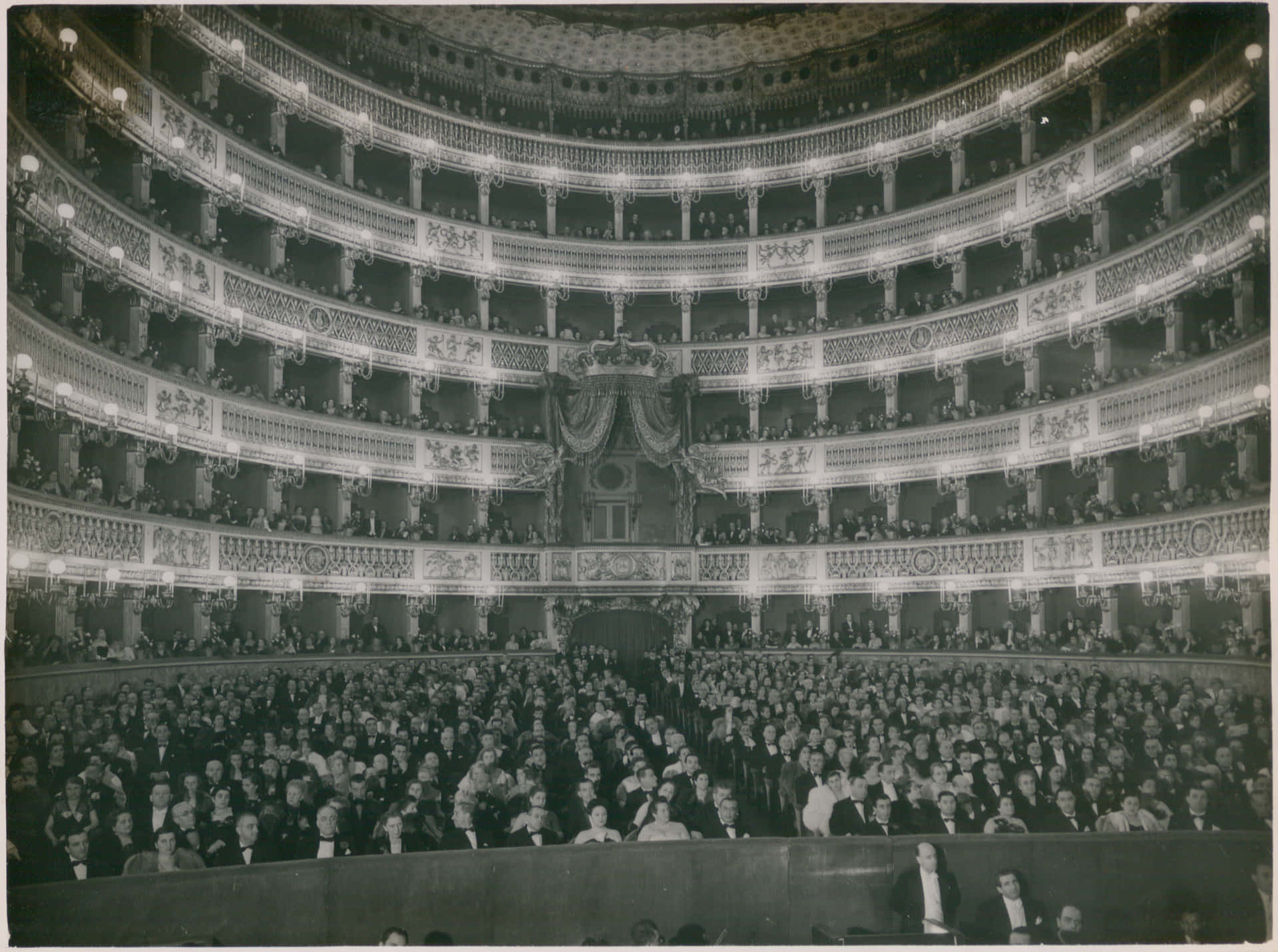 Black And White Aesthetic La Scala Opera House Background