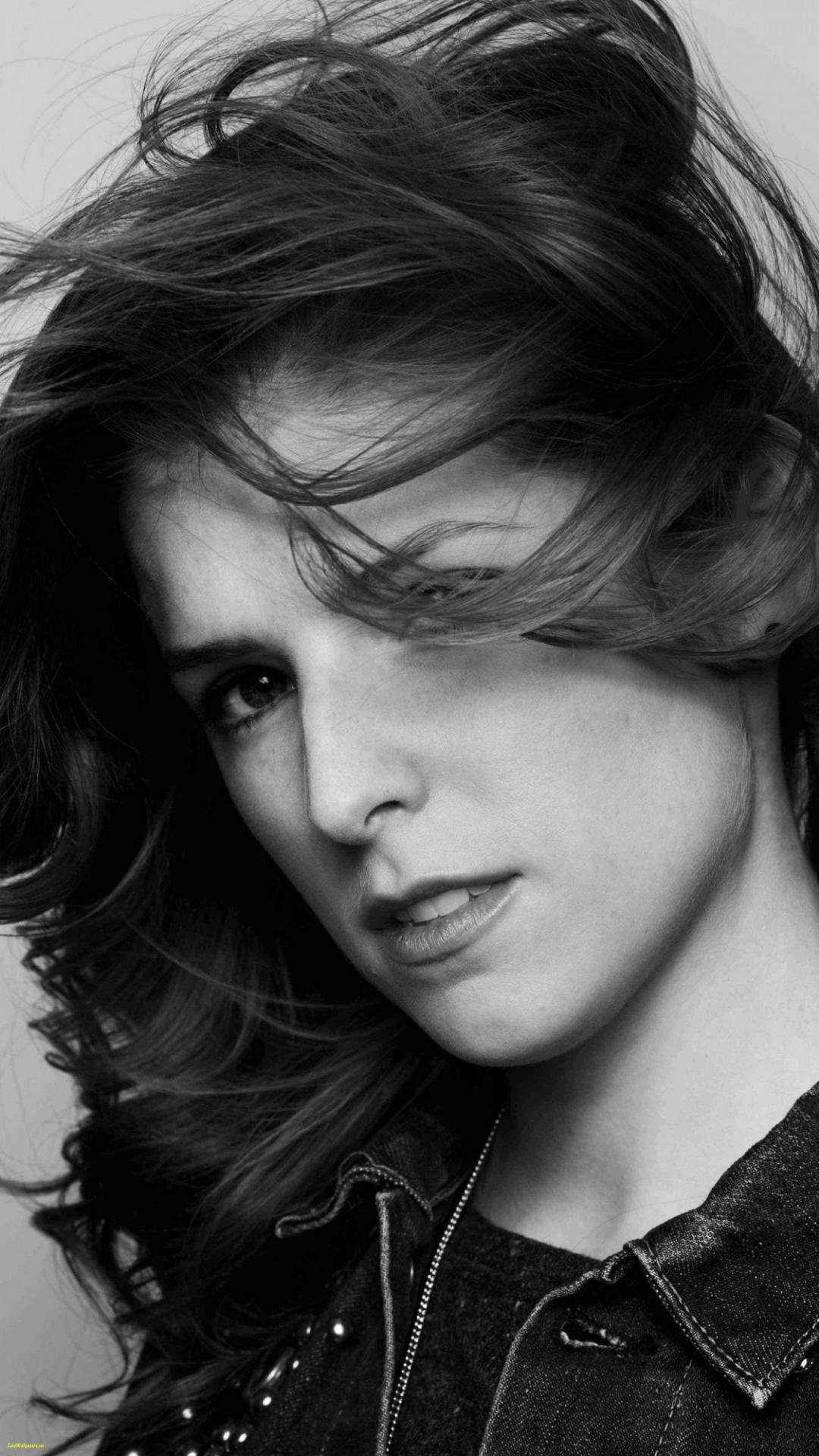Black And White Anna Kendrick Messy Hair Background