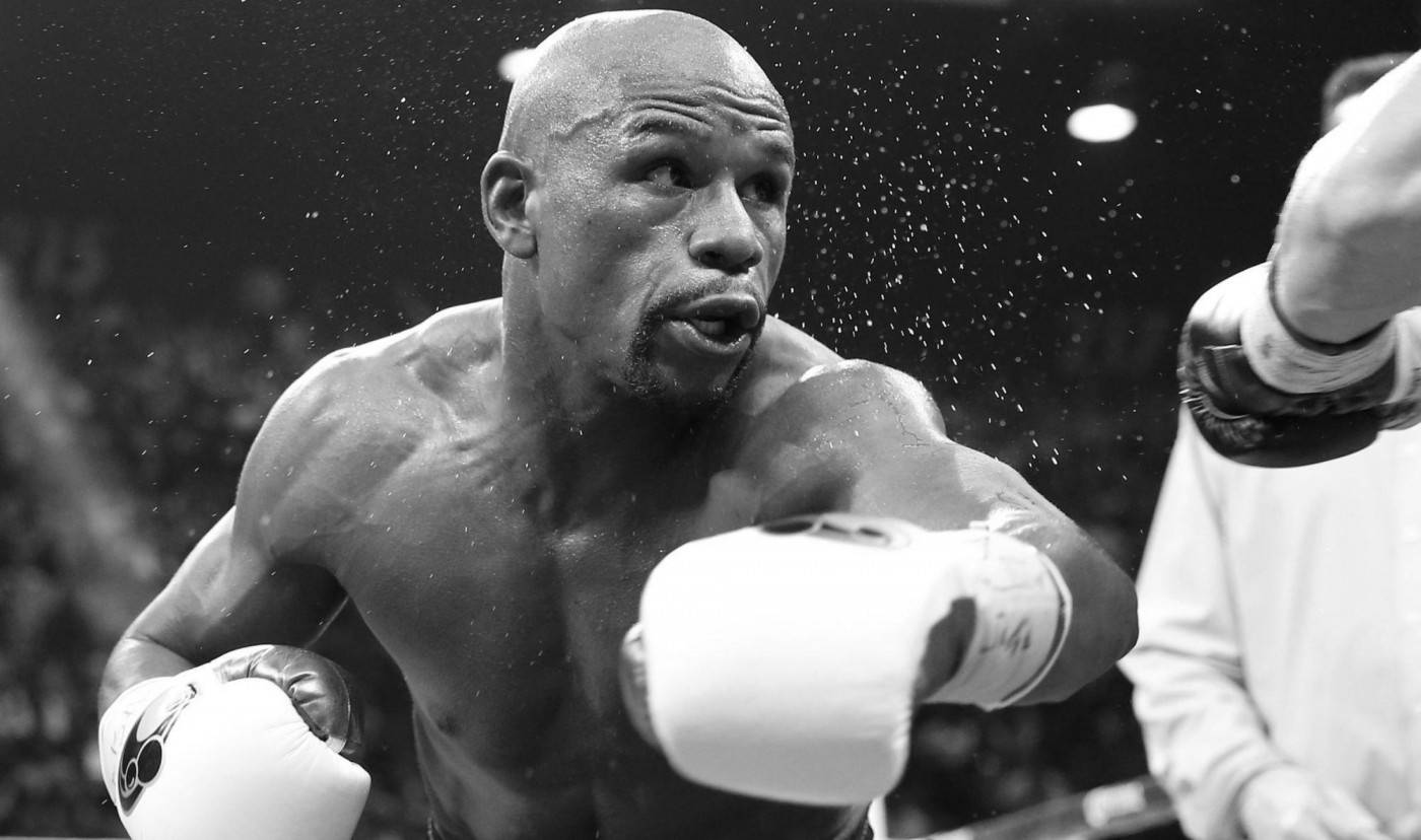 Black And White Floyd Mayweather Punching Background