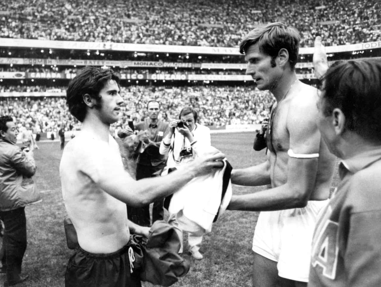 Black And White Gerd Muller And Giacinto Facchetti
