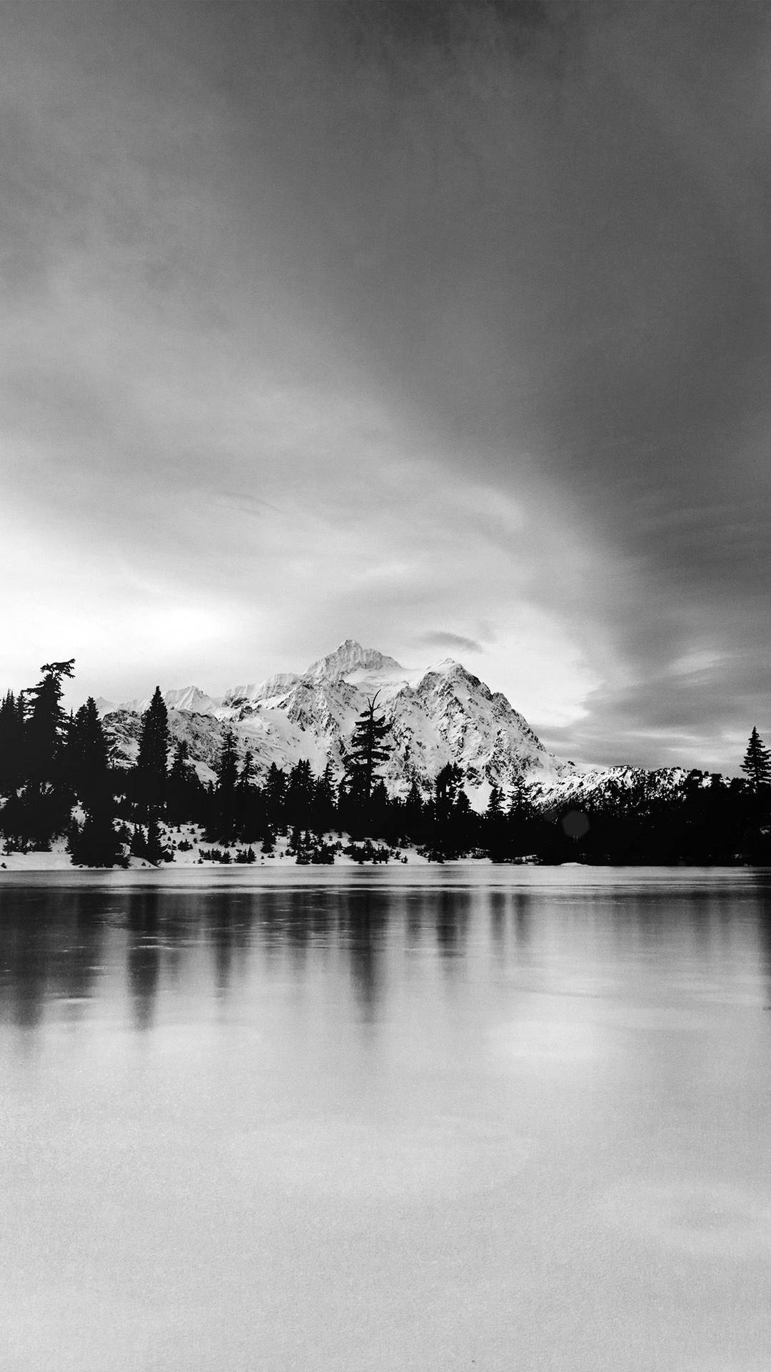 Black And White Iphone Lake View Background