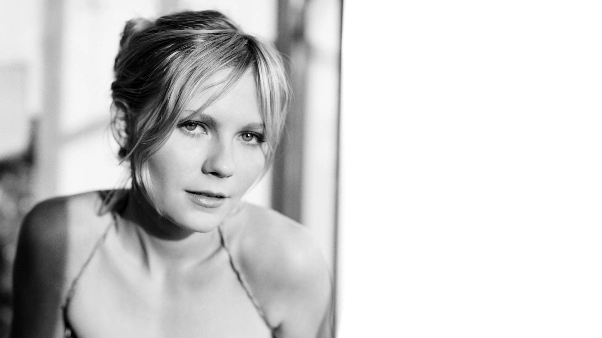 Black And White Kirsten Dunst Background