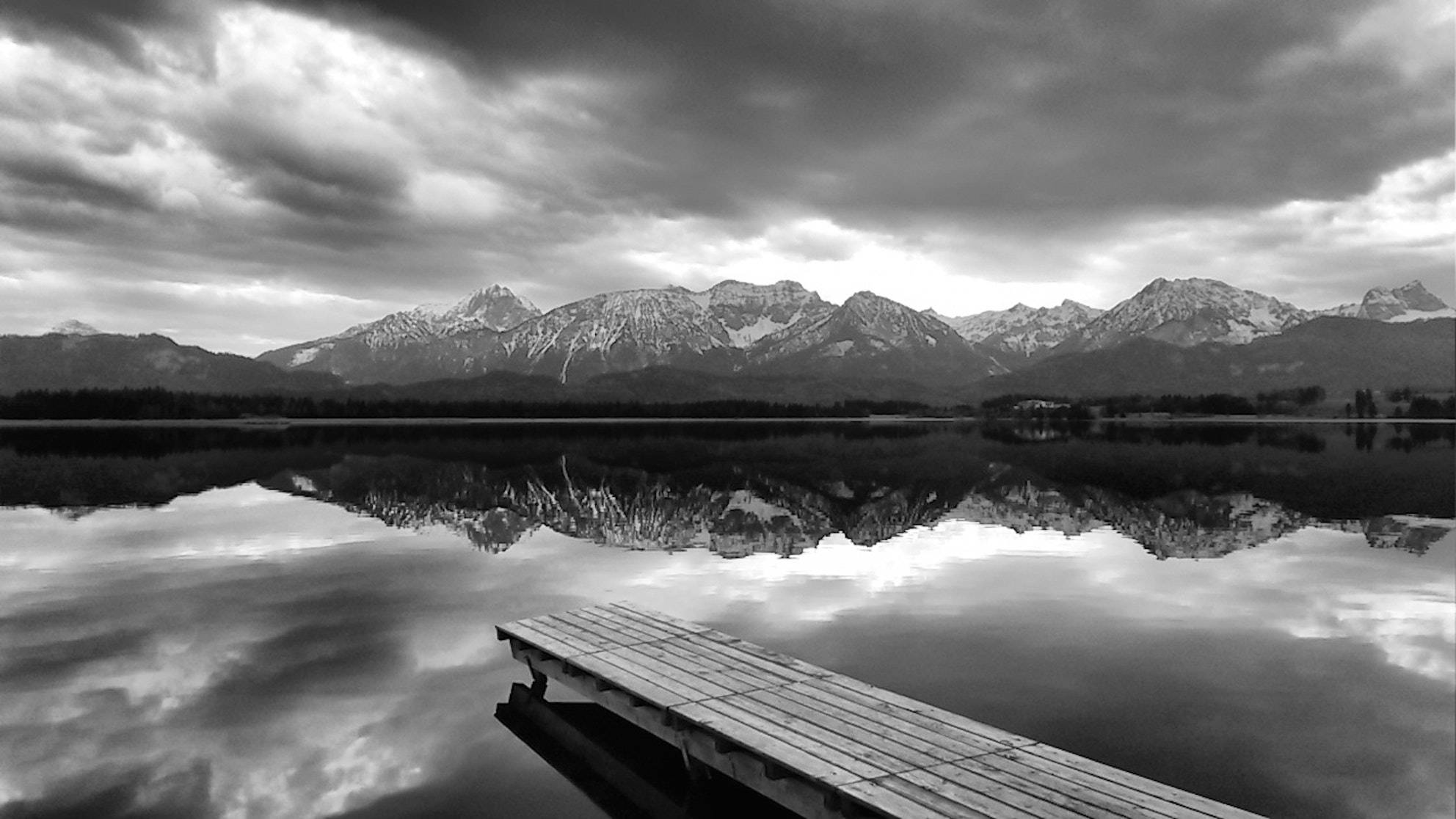 Black And White Photography Lake And Mountain Background