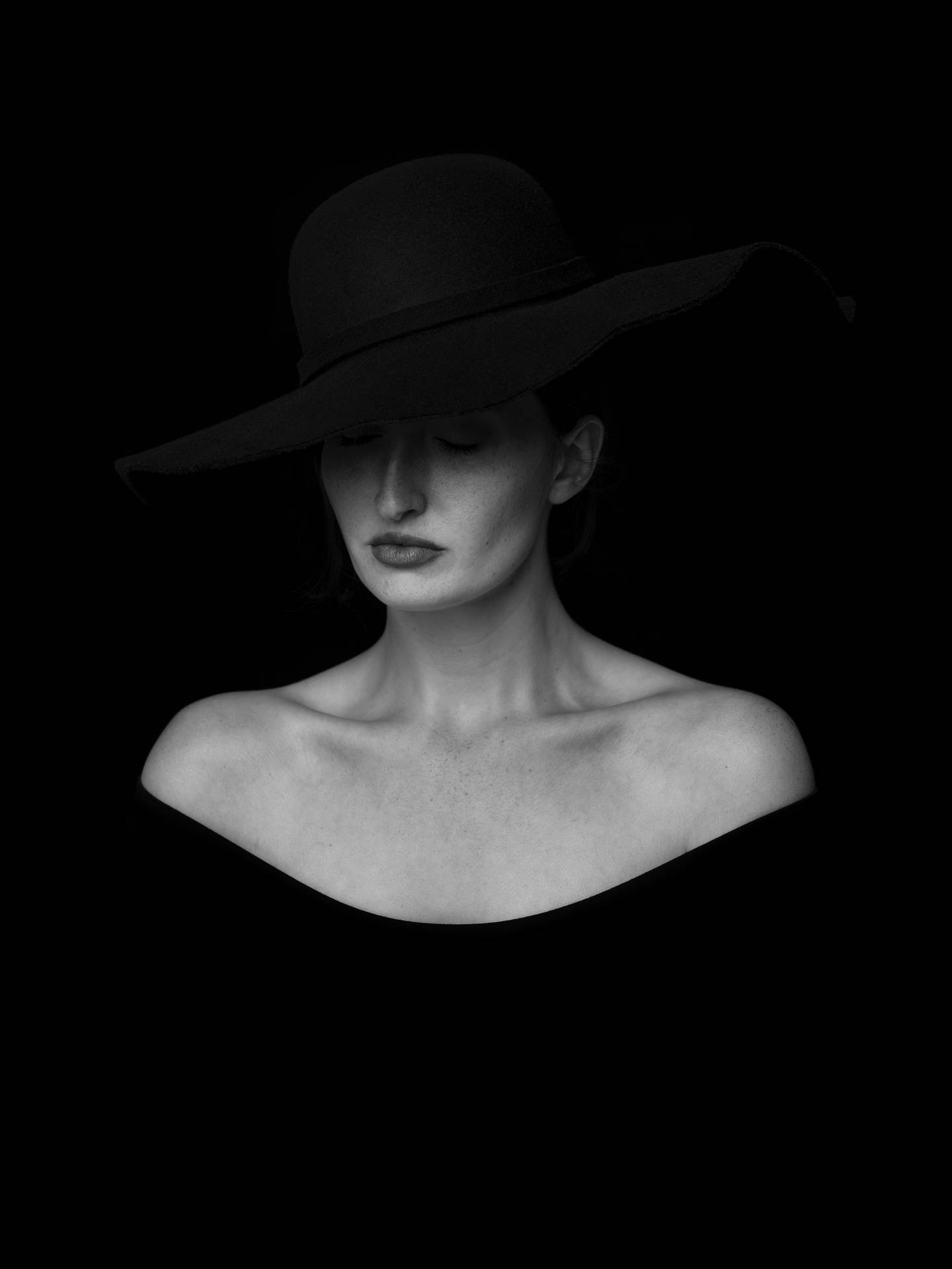 Black And White Portrait Of A Woman’s Elegance Background