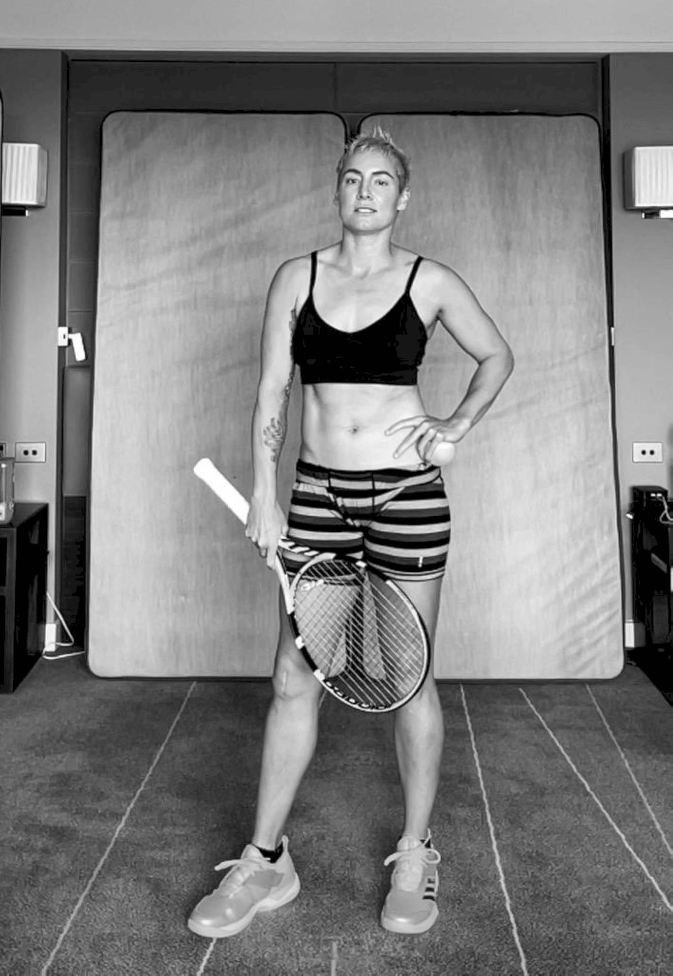 Black And White Portrait Of Bethanie Mattek-sands Background