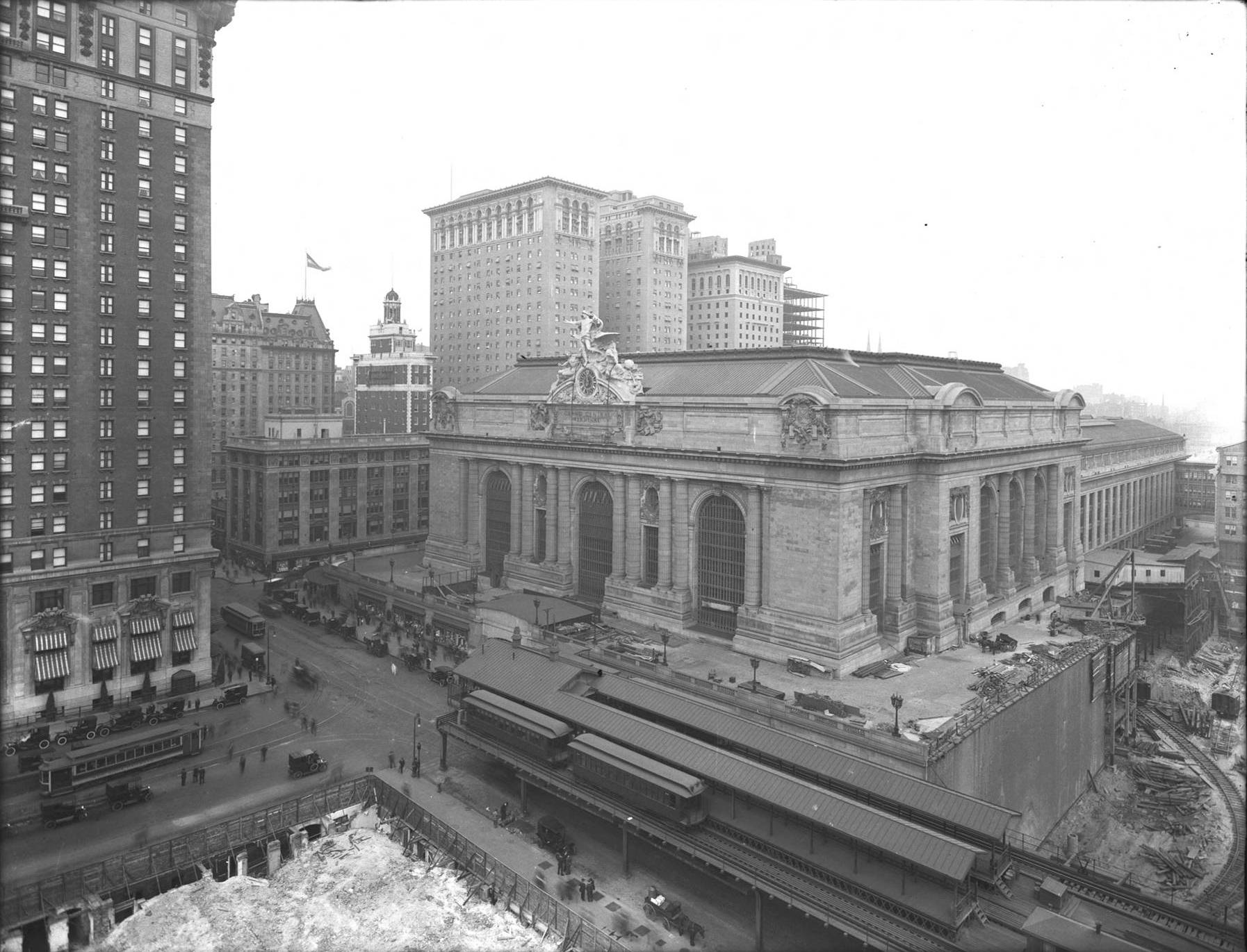 Black And White Vintage Grand Central Station Background