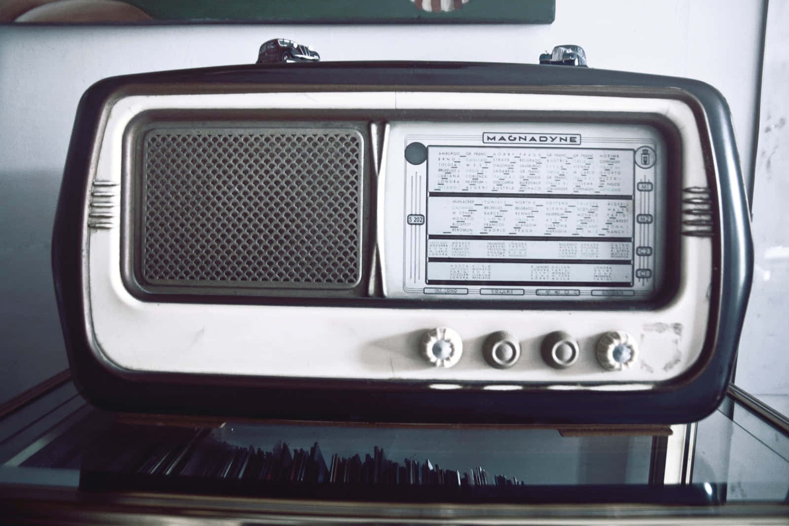 Black And White Vintage Radio Background