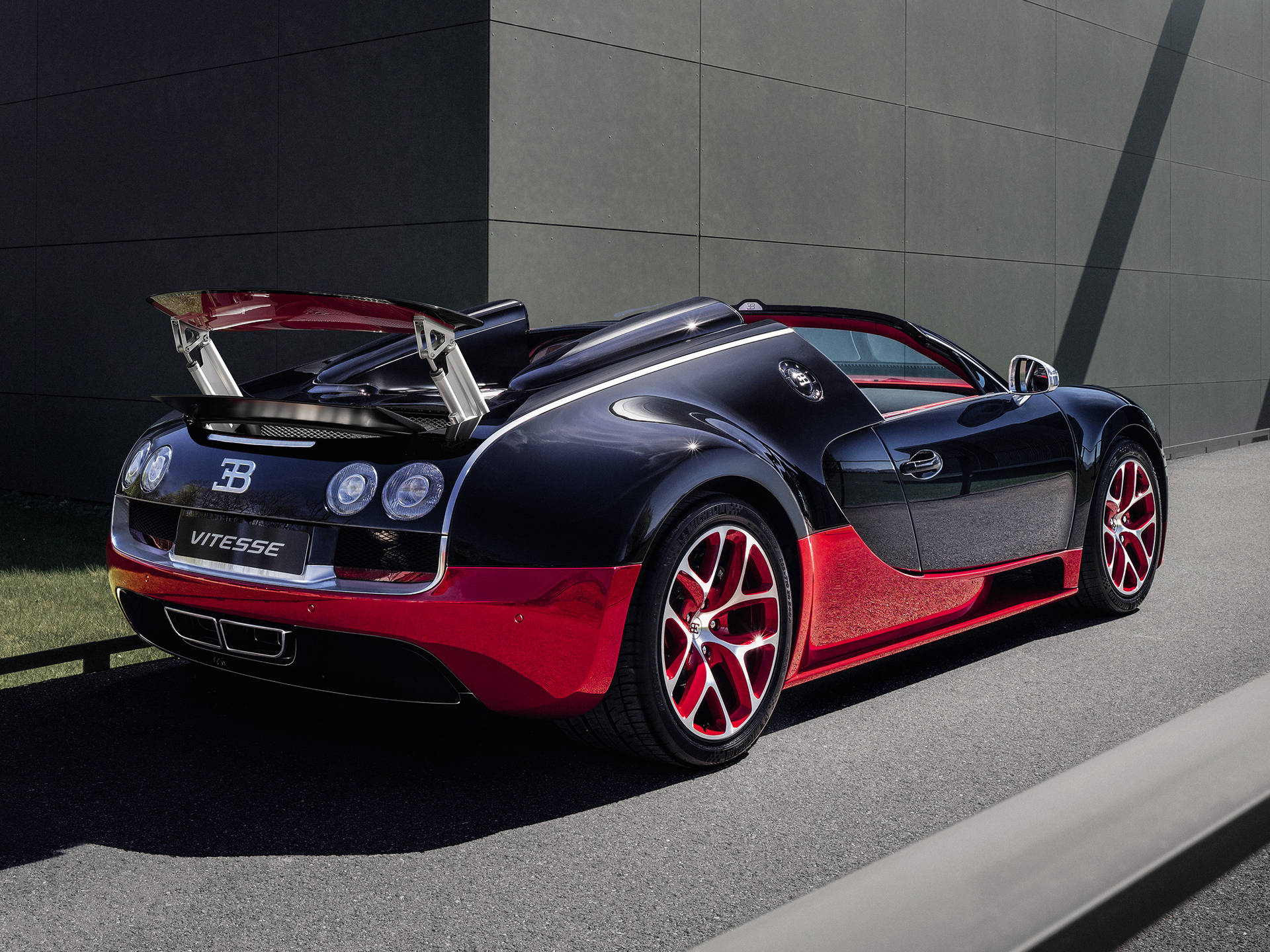 Black Bugatti Veyron Side Iphone Background