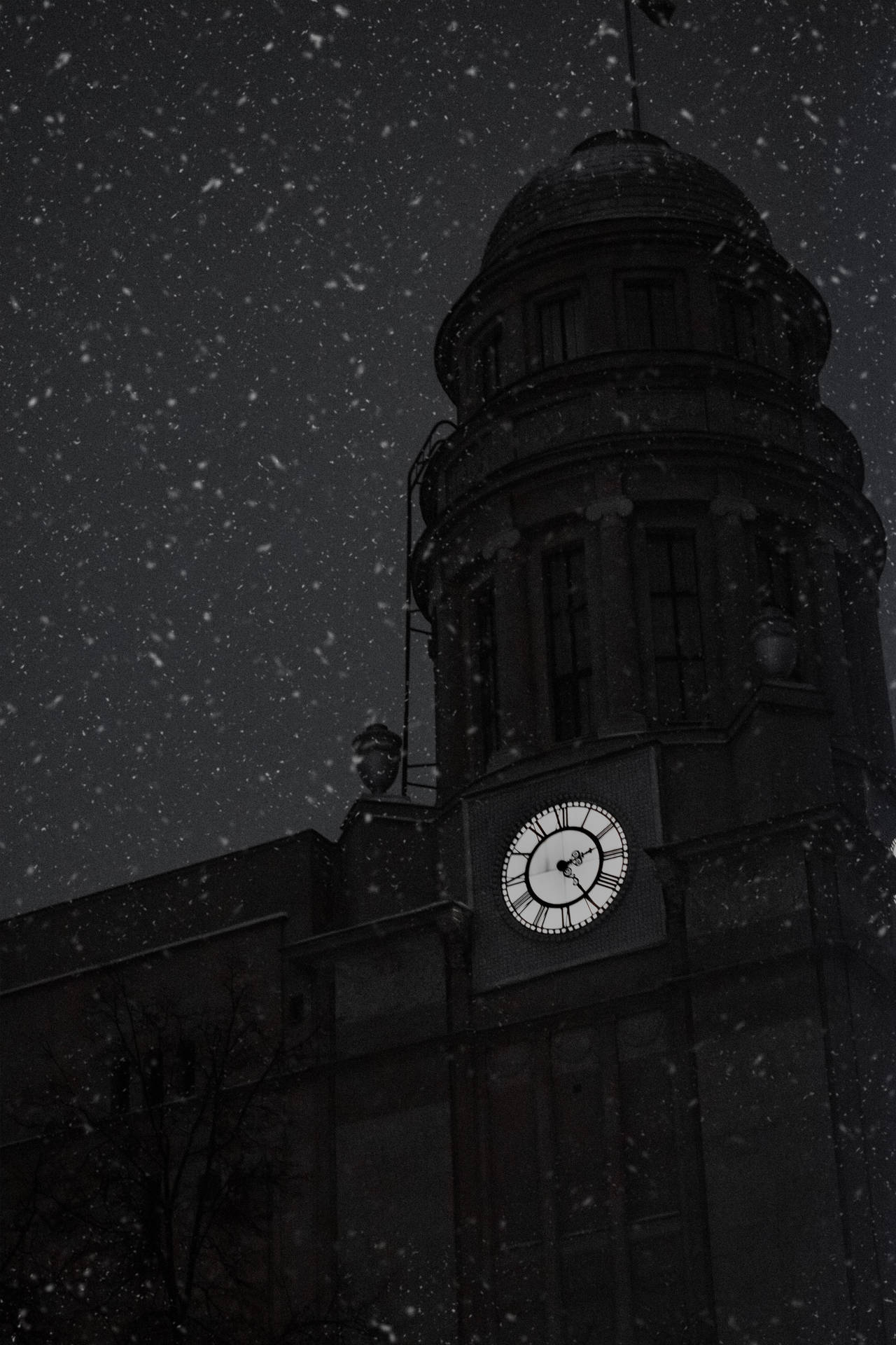 Black Iphone Clock Tower Background