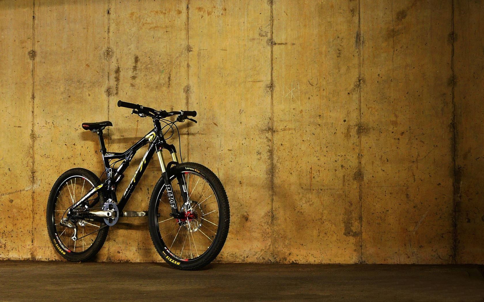 Black Mtb In Wooden Wall Background