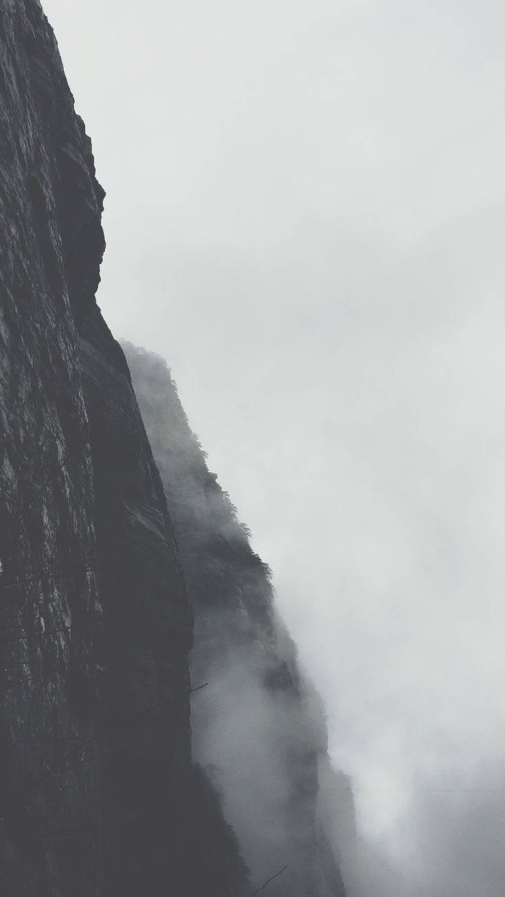 Black White Iphone Mountain Cliff Fog Background