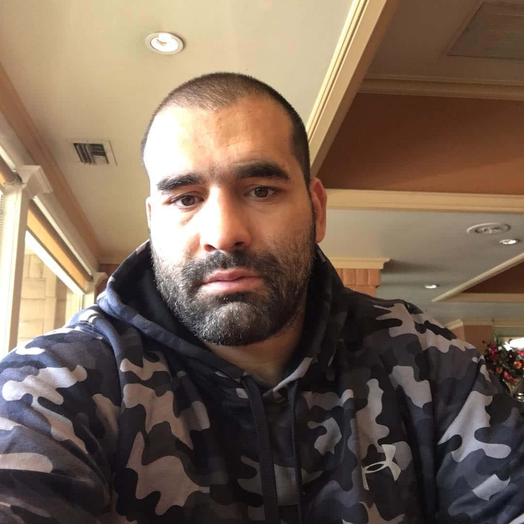 Blagoy Ivanov Taking Selfie Background