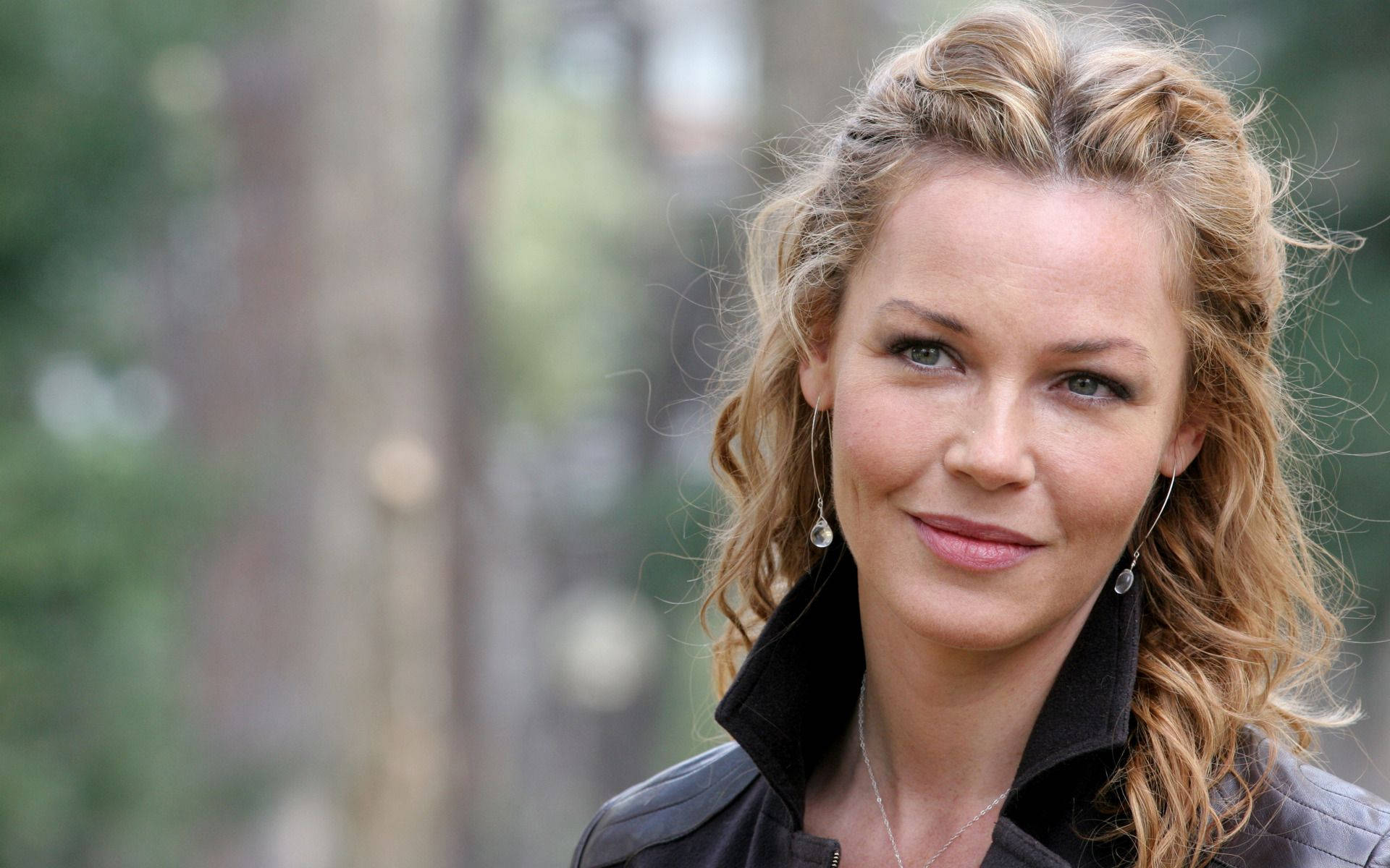 Blonde Connie Nielsen Background