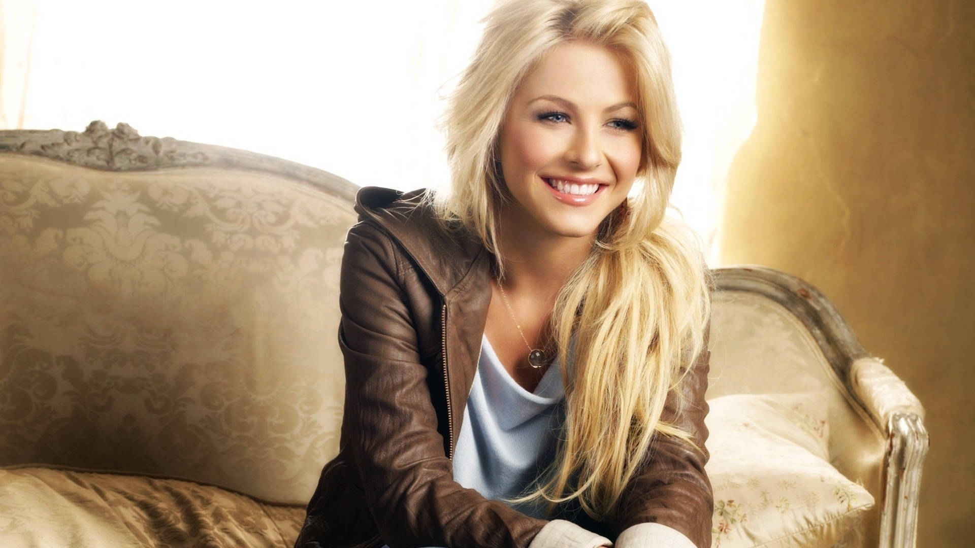 Blonde Woman Julianne Hough Background