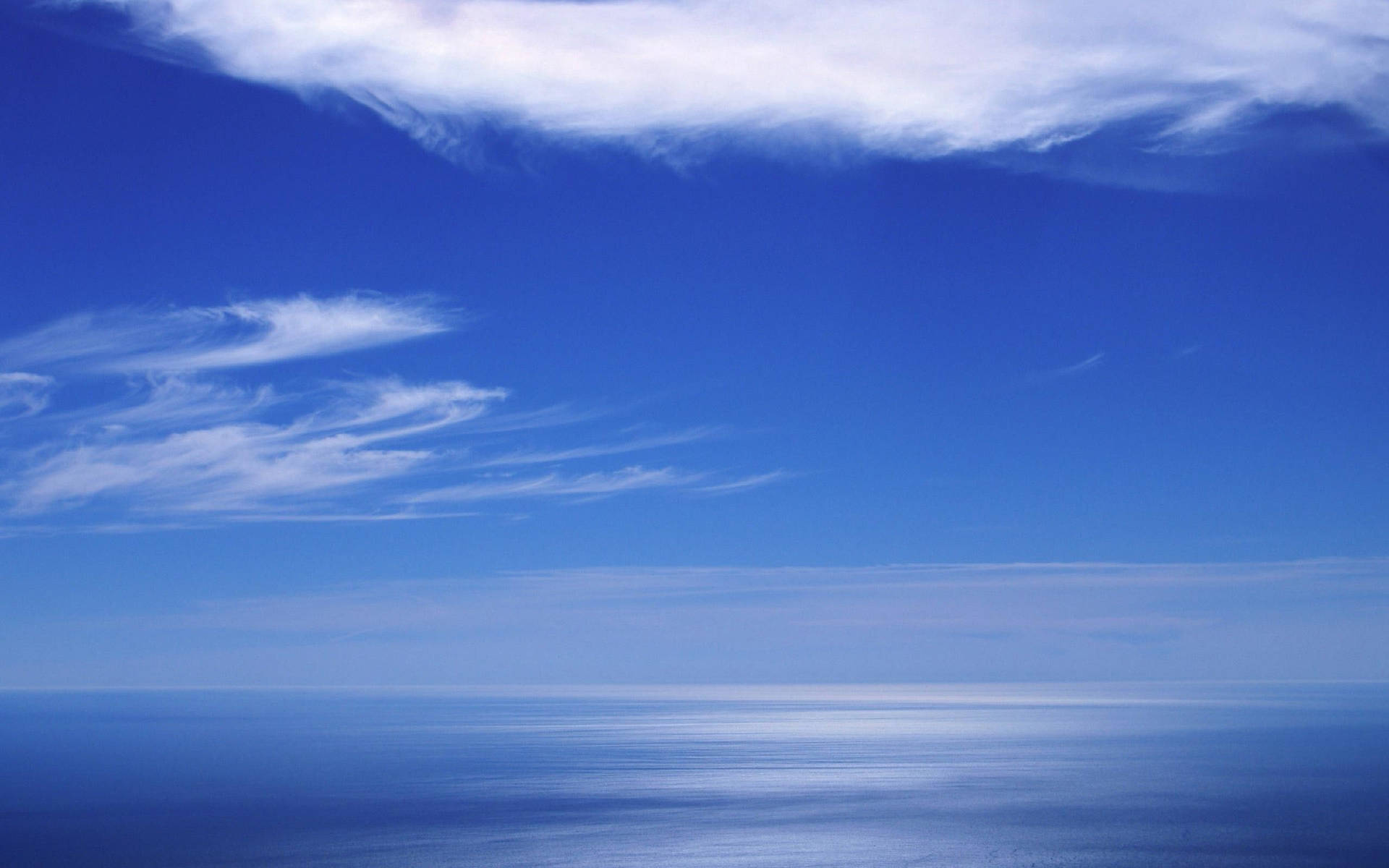 Blue Aesthetic Cloud And Ocean Background