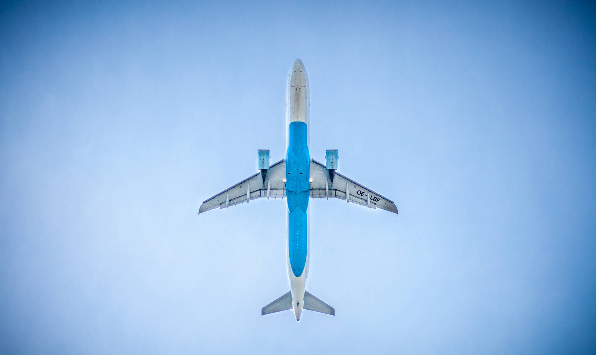 Blue Bottomed Plane Background