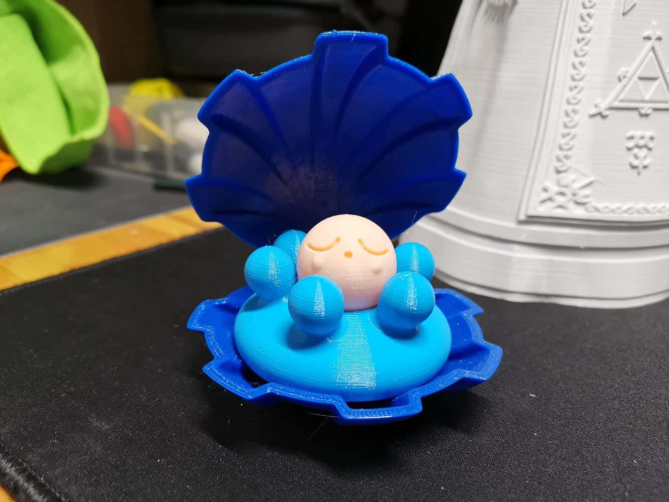 Blue Clamperl Toy Background